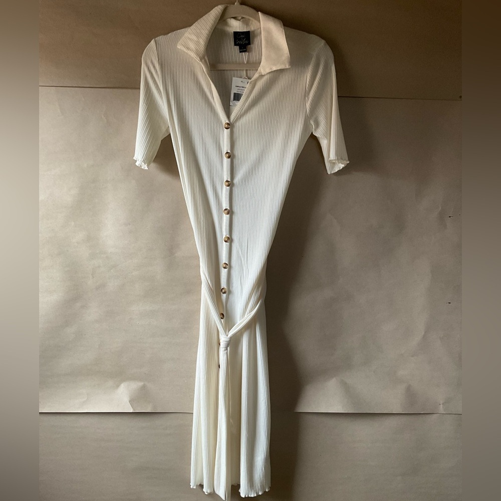 OAK & Trellis NWT Cream Button-Down Midi Dress. Belted. Short sleeve. Size S.